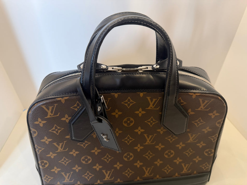 Louis Vuitton Monogram Dora MM Top Handle Handbag