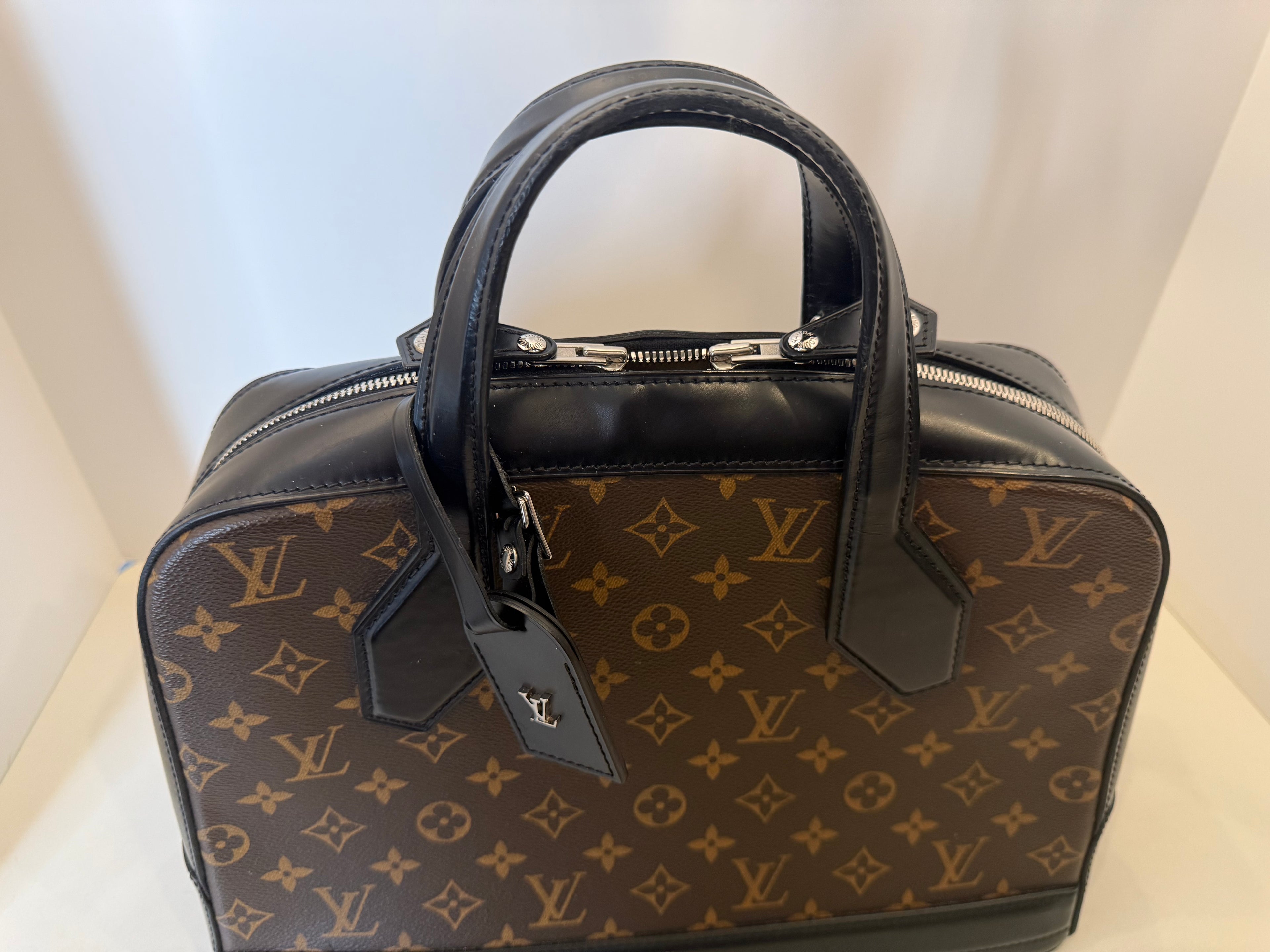 Louis Vuitton Monogram Dora MM Top Handle Handbag
