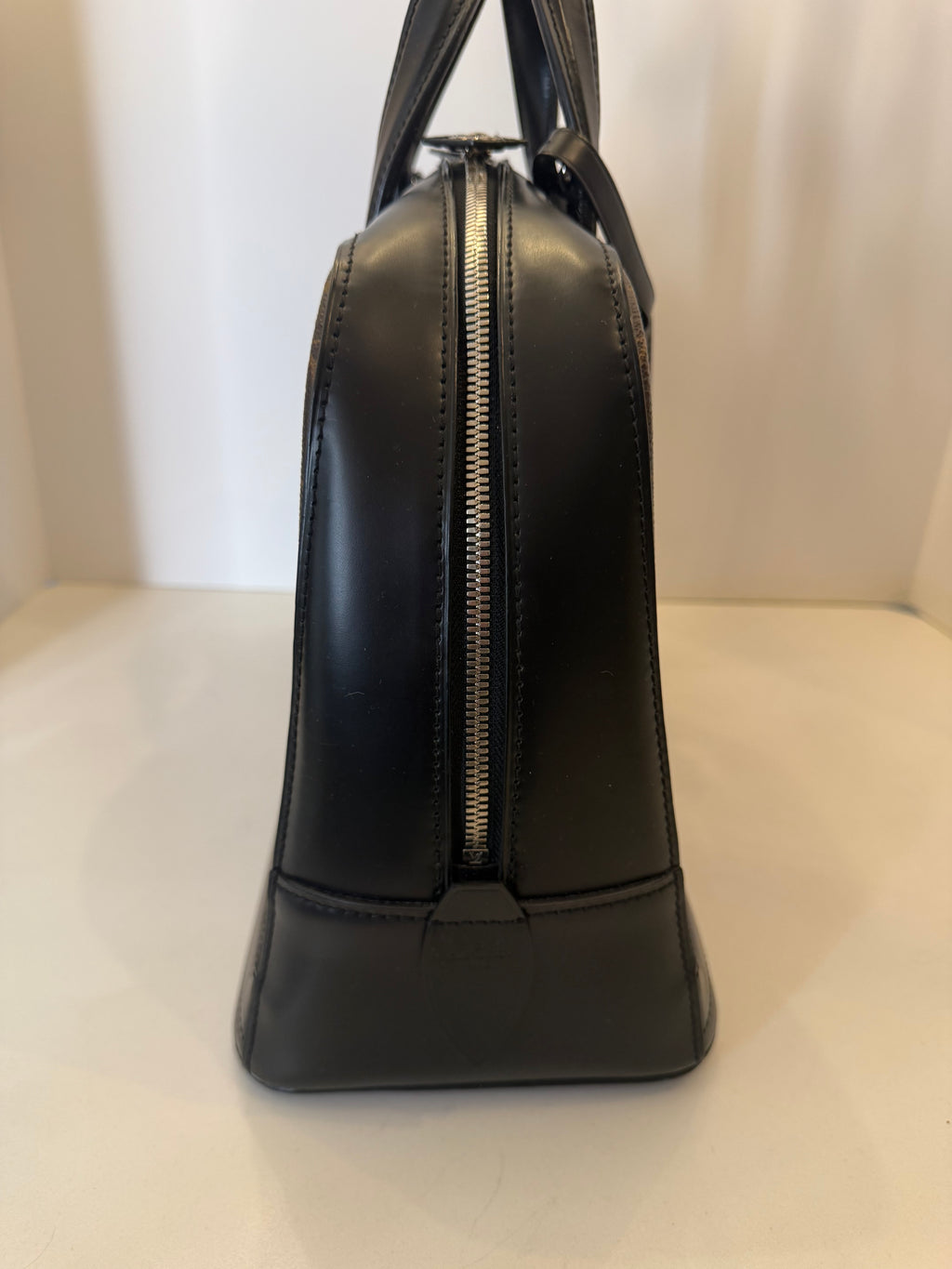 Louis Vuitton Monogram Dora MM Top Handle Handbag