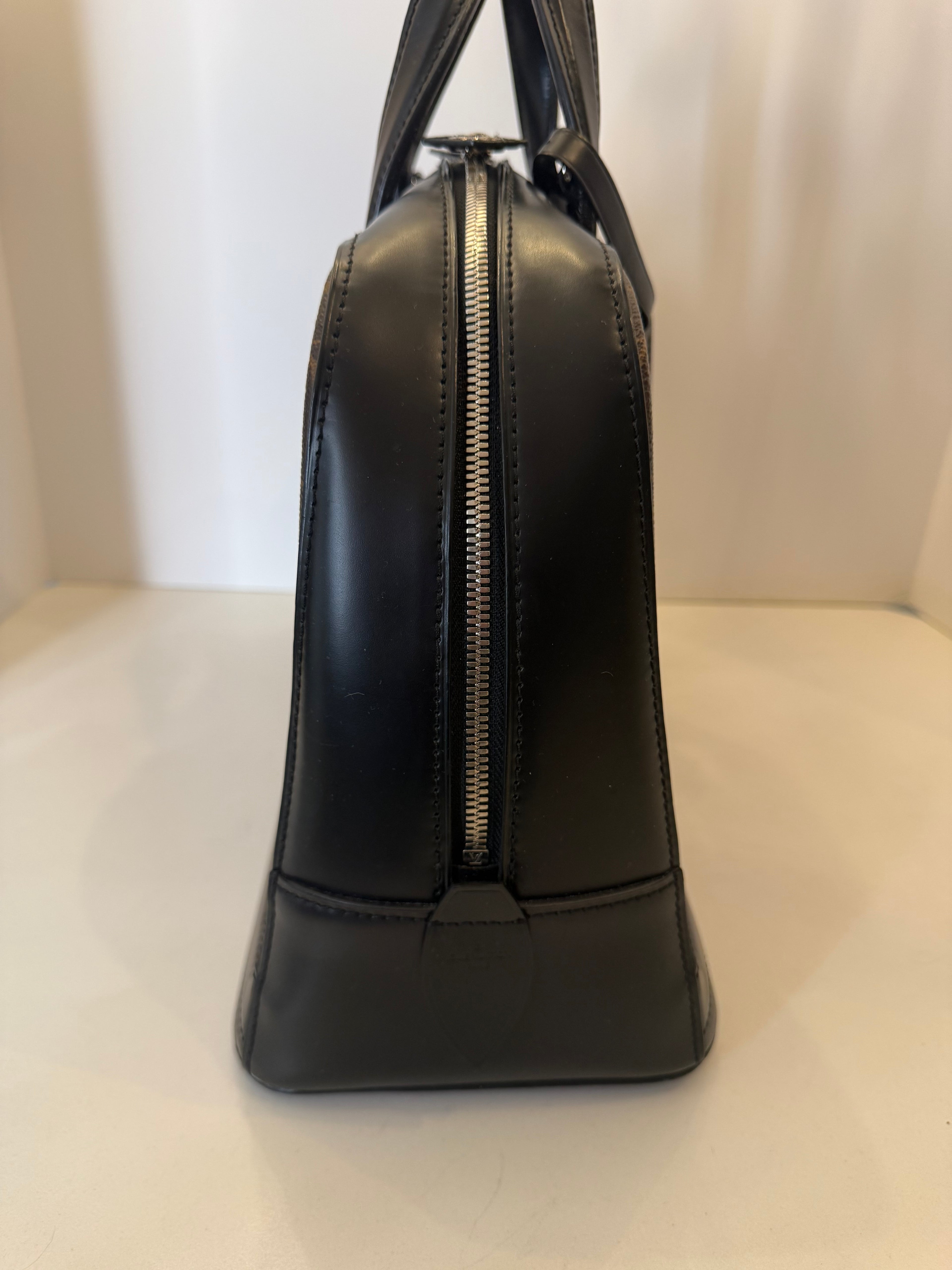 Louis Vuitton Monogram Dora MM Top Handle Handbag