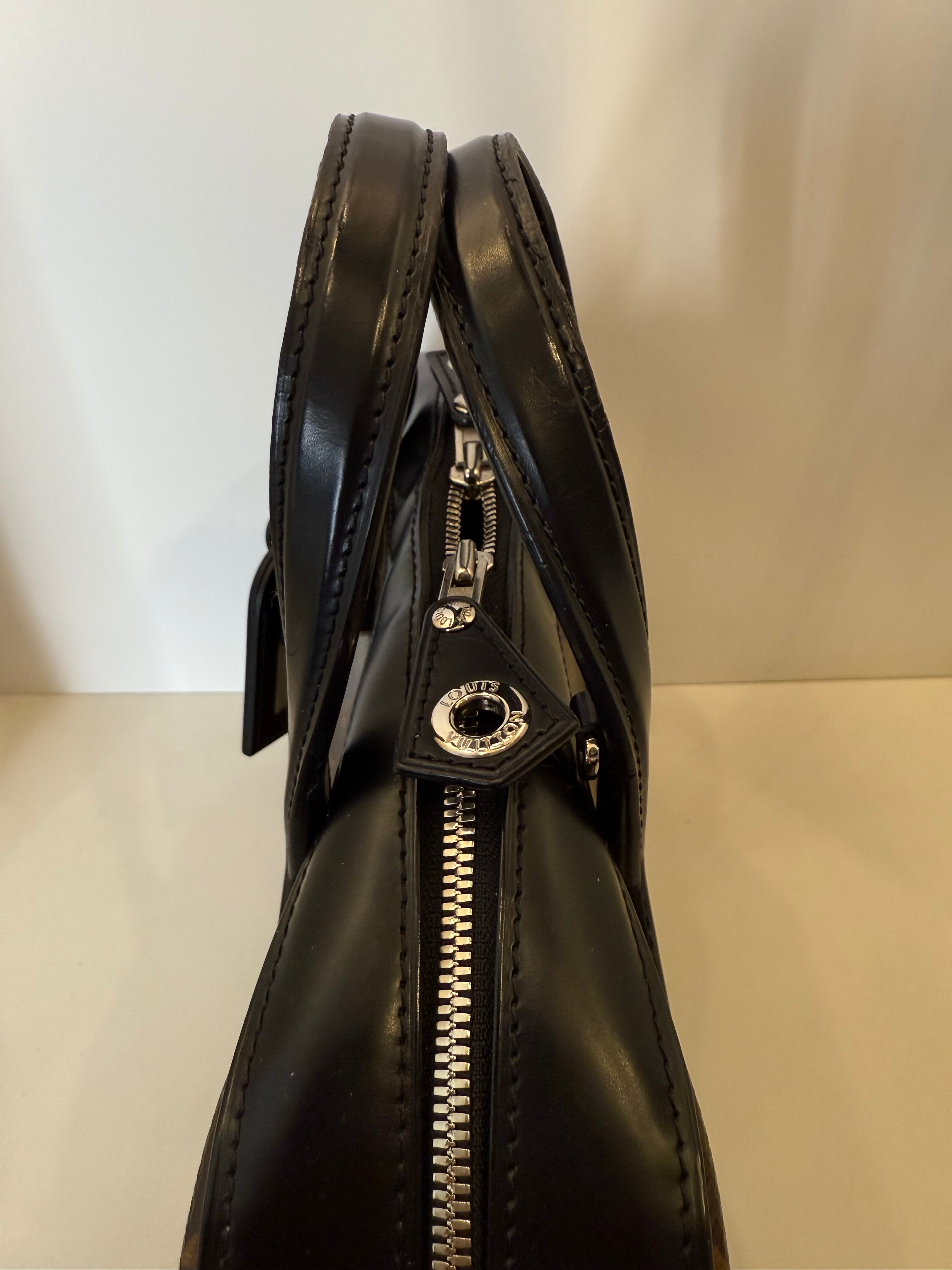 Louis Vuitton Monogram Dora MM Top Handle Handbag