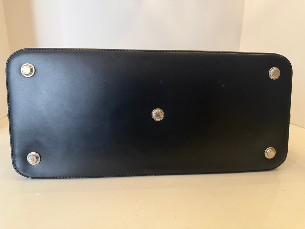 Louis Vuitton Monogram Dora MM Top Handle Handbag