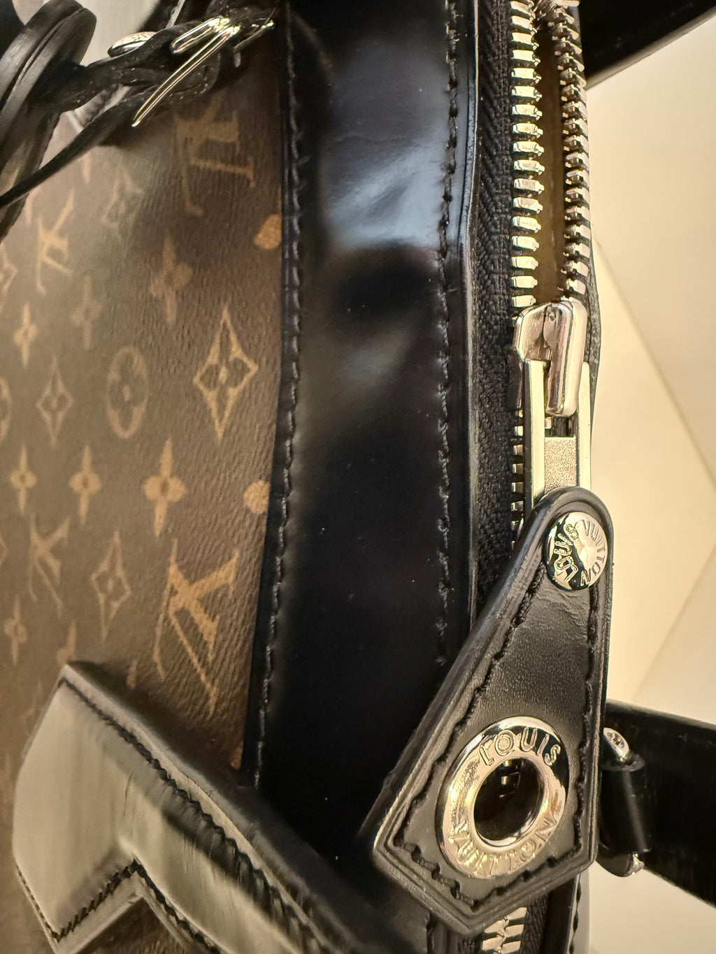 Louis Vuitton Monogram Dora MM Top Handle Handbag